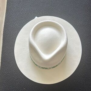 COPY - Lack of color hat